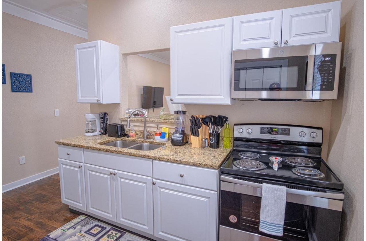 Fabulous Newly Renovated 1Br1Ba Near Downtown Apartment Сан Антонио Екстериор снимка